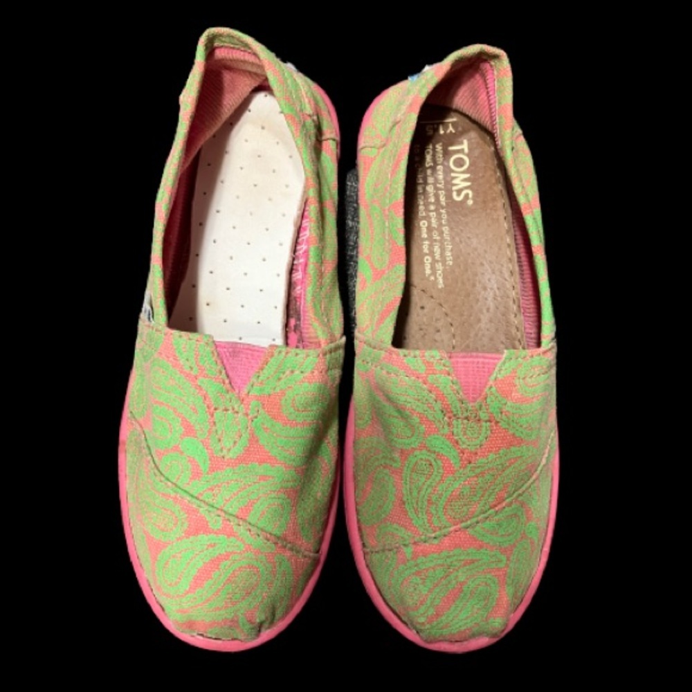 Toms slip ons, youth sz 1.5